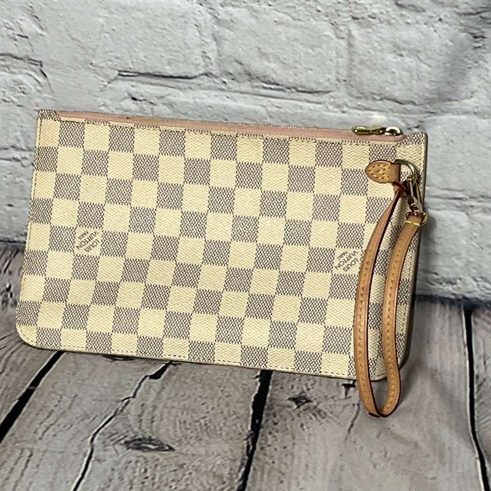 Louis Vuitton Neverfull Pochette Wristlet